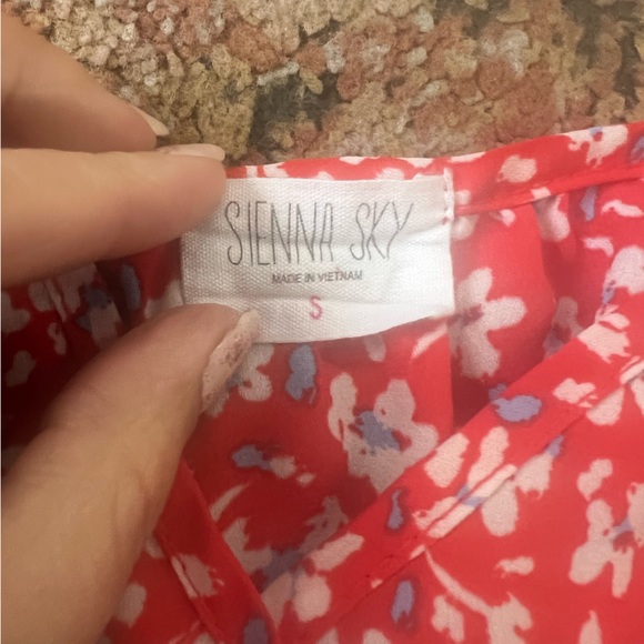 Flutter Sleeve Red Floral Crop Blouse - Picture 2 of 3